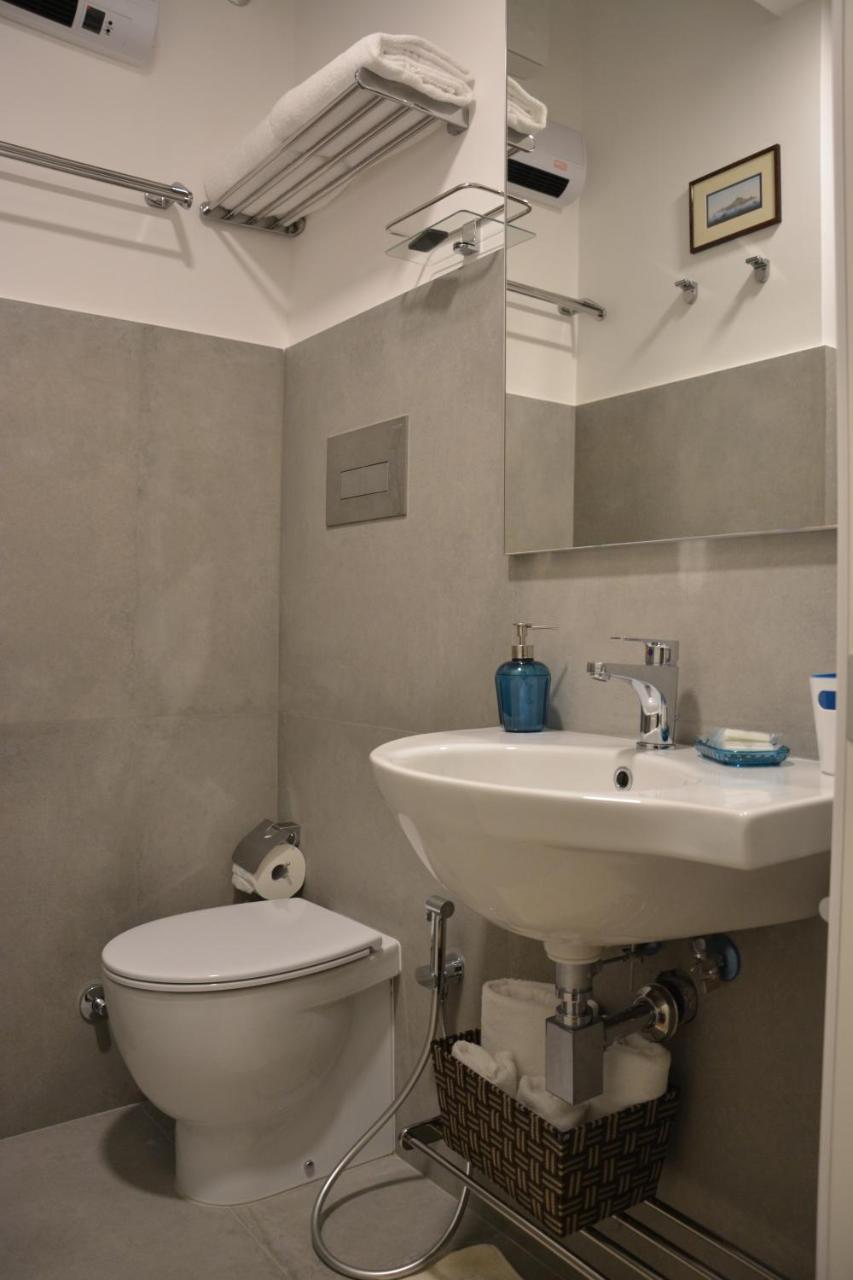 Dimora Megaride Bed & Breakfast Napoli Bagian luar foto