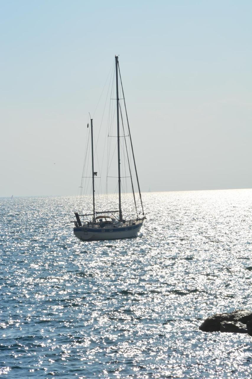 Dimora Megaride Bed & Breakfast Napoli Bagian luar foto